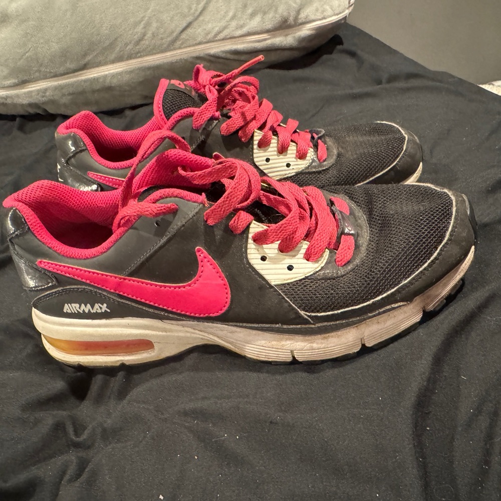 Nike Women's Air Max Black and Pink Sneakers